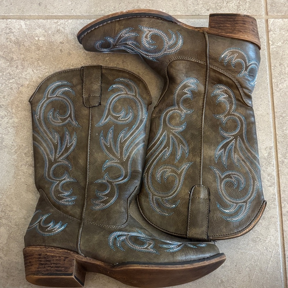 Roper Embroidered Brown Cowboy Boots - Picture 2 of 4